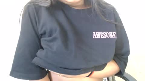 Snapshot of smiley_queen99 chatting on 07-31-26, 06:57 smiley online show from 07-31-26, 06:57