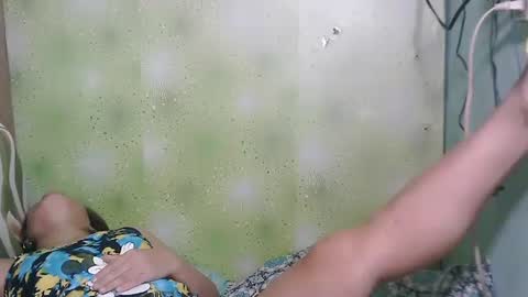 Snapshot of smilinglady27 chatting on 12-12-24, 10:34 smilinglady27 online show from 12-12-24, 10:34