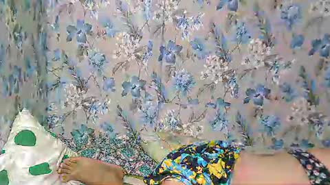 Snapshot of smilinglady27 chatting on 10-31-25, 07:37 smilinglady27 online show from 10-31-25, 07:37