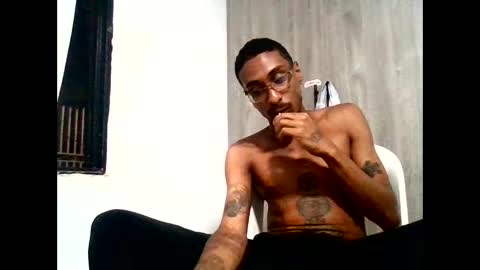 Snapshot of smokepurxxx chatting on 04-17-26, 04:37 smokepurxxx online show from 04-17-26, 04:37