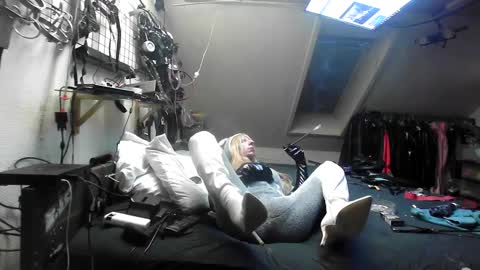 smokeslut365 online show from 02-27-25, 05:56