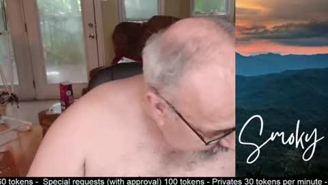 Snapshot of smokymountanman chatting on 06-22-26, 11:35 smokymountanman online show from 06-22-26, 11:35