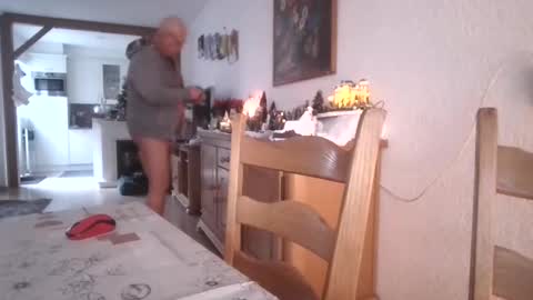 smoothy5460 online show from 12-25-24, 08:18