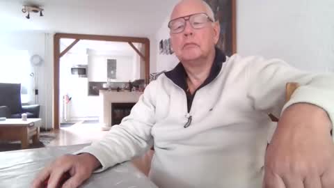 smoothy5460 online show from 11-24-25, 09:20