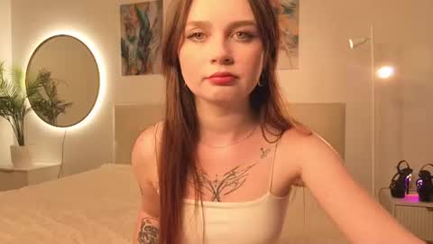 Snapshot of sn0wy_queen chatting on 06-16-26, 08:28 Lissy online show from 06-16-26, 08:28