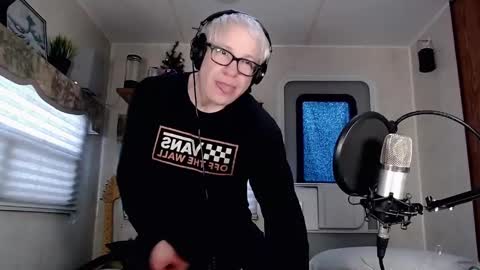 Snapshot of snarfle chatting on 03-01-25, 03:27 Viiscount Snarfle Von Snarfenberg online show from 03-01-25, 03:27