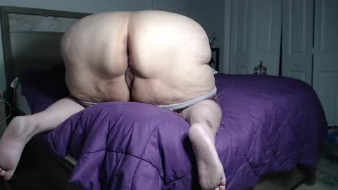 Snoqueen online show from 01-08-25, 12:38