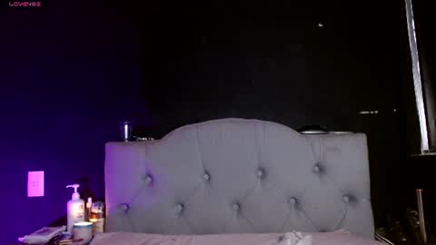 Snapshot of snow_baall chatting on 06-20-26, 10:23 IG OF red moonn online show from 06-20-26, 10:23
