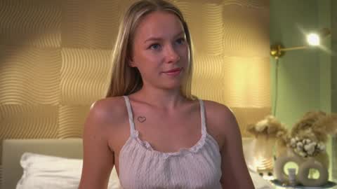 Candice Snow online show from 12-04-24, 01:42