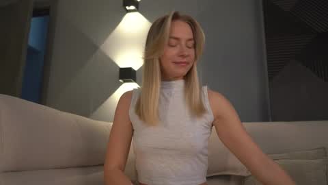 Candice Snow online show from 03-11-25, 09:24