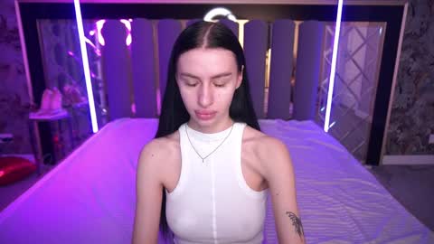 snow_whiteeex online show from 04-06-26, 05:41