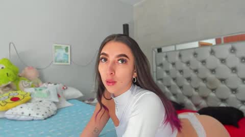 Snapshot of snowbabyxox chatting on 12-13-24, 06:38 snowbabyxox online show from 12-13-24, 06:38