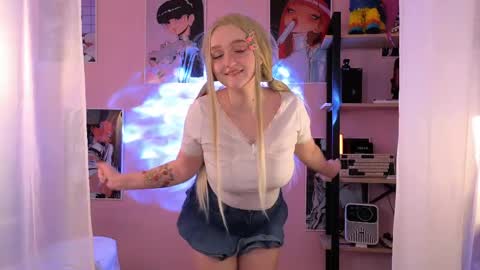 Ellie online show from 05-05-26, 05:37