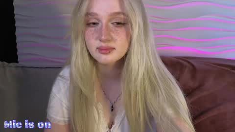 Snapshot of snowflakeskitty chatting on 05-12-26, 05:15 Ellie online show from 05-12-26, 05:15