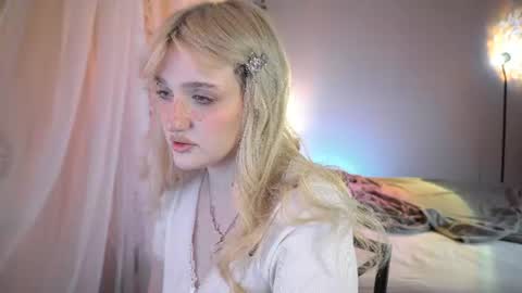 Snapshot of snowflakeskitty chatting on 07-23-26, 05:27 Ellie online show from 07-23-26, 05:27