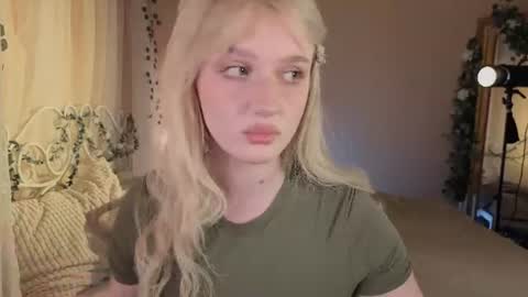 Snapshot of snowflakeskitty chatting on 07-24-26, 05:27 Ellie online show from 07-24-26, 05:27