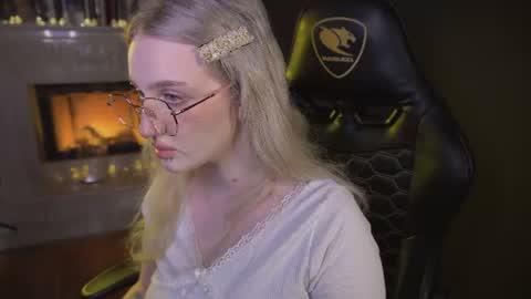 Snapshot of snowflakeskitty chatting on 08-02-26, 05:39 Ellie online show from 08-02-26, 05:39