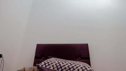 Snapshot of so_love_it chatting on 12-23-24, 08:33 so_love_it online show from 12-23-24, 08:33