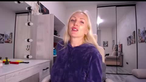 Monna online show from 11-11-25, 03:01