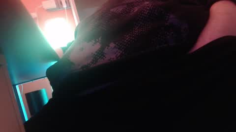 Snapshot of socksaddicted chatting on 12-30-24, 05:02 Tom online show from 12-30-24, 05:02