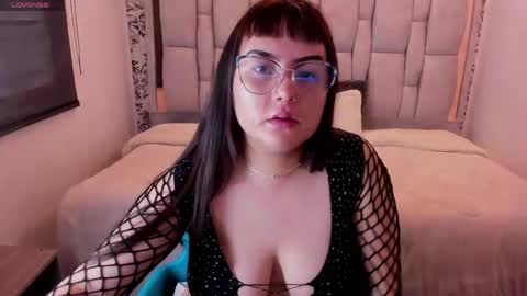 Snapshot of sofi_blake_ chatting on 05-11-26, 12:33 SOFI BLAKE online show from 05-11-26, 12:33
