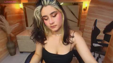 Snapshot of sofi_r_ chatting on 11-24-25, 08:19 sofi_r_ online show from 11-24-25, 08:19