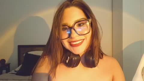 Snapshot of sofia_bloom8 chatting on 05-16-26, 01:35 Call me Sofi Welcome online show from 05-16-26, 01:35
