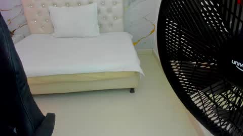 Snapshot of sofia_echeverri chatting on 04-18-26, 12:31 sofia_echeverri online show from 04-18-26, 12:31