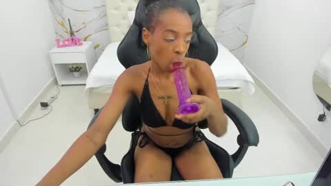 Snapshot of sofia_echeverri chatting on 05-09-26, 11:48 sofia_echeverri online show from 05-09-26, 11:48