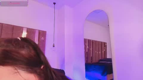 sofia_foxx1 online show from 03-18-26, 11:57