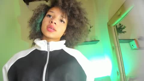 S O F I A  online show from 04-06-26, 09:27