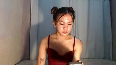 sofia_sweetheart18 online show from 05-16-26, 12:29