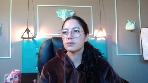 Sofa online show from 10-15-25, 10:59