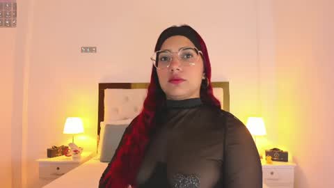Snapshot of sofiabosch chatting on 07-16-26, 03:23 Sara online show from 07-16-26, 03:23