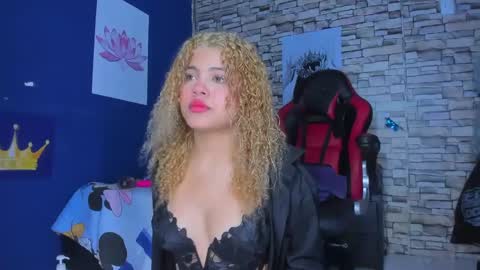 sofiacastillo01 online show from 02-20-25, 12:36