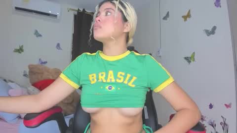 sofiacastillo01 online show from 11-15-25, 01:29