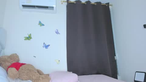 sofiacastillo01 online show from 03-12-26, 05:52