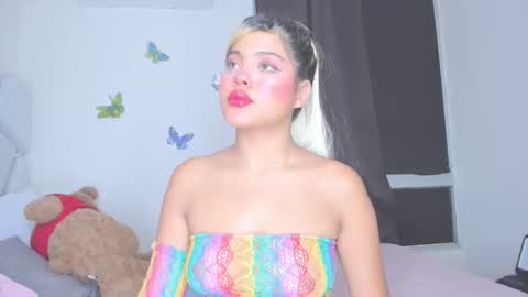 Snapshot of sofiacastillo01 chatting on 04-18-26, 06:45 sofiacastillo01 online show from 04-18-26, 06:45