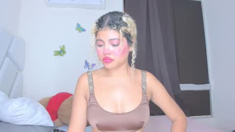 Snapshot of sofiacastillo01 chatting on 04-20-26, 06:09 sofiacastillo01 online show from 04-20-26, 06:09