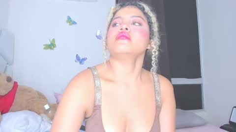 Snapshot of sofiacastillo01 chatting on 04-21-26, 01:42 sofiacastillo01 online show from 04-21-26, 01:42