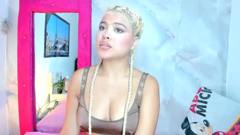 Snapshot of sofiacastillo01 chatting on 06-25-26, 01:37 sofiacastillo01 online show from 06-25-26, 01:37