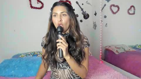 Snapshot of sofiacruz16 chatting on 11-11-25, 02:33 sofiacruz16 online show from 11-11-25, 02:33