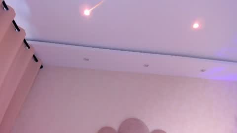 Snapshot of sofiagomez_1 chatting on 06-10-26, 07:02 SOFI online show from 06-10-26, 07:02