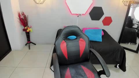 sofia online show from 02-21-25, 10:04