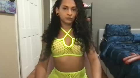 Snapshot of sofialuxxts chatting on 09-21-25, 07:59 Sofia Luxx TS online show from 09-21-25, 07:59