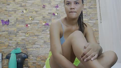 Snapshot of sofianena chatting on 01-03-25, 09:04 love online show from 01-03-25, 09:04