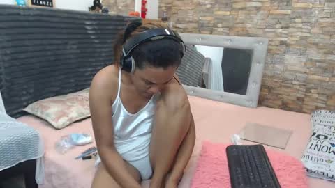 Snapshot of sofianena chatting on 02-27-25, 07:04 love online show from 02-27-25, 07:04