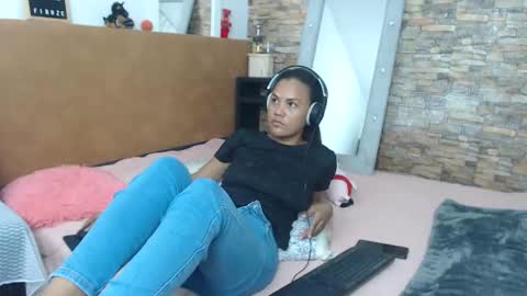 Snapshot of sofianena chatting on 02-28-25, 09:01 love online show from 02-28-25, 09:01