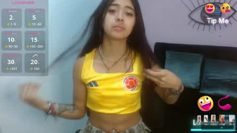 sofiasexygirl69 online show from 06-23-26, 12:14