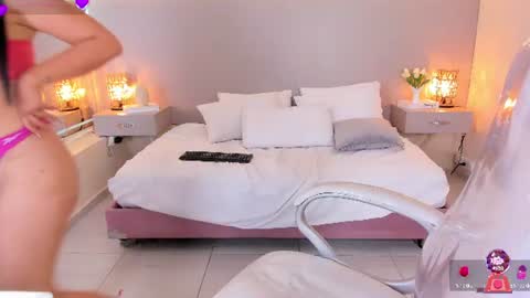 Snapshot of sofiathonsonn chatting on 06-25-26, 12:21 Sofia online show from 06-25-26, 12:21